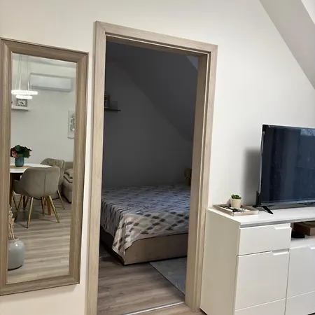 Lamira 2,3 Apartman